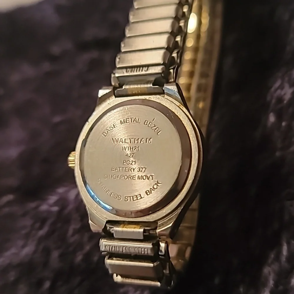 Waltham Ladies Two-Tone Expandable Band Watch WTH21 427‎ PC21 Needs Battery